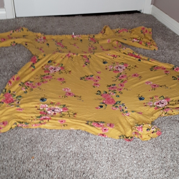 Yellow romper - Picture 2 of 2